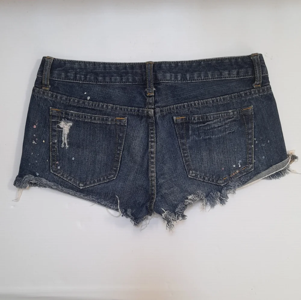 ● AEROPOSTALE | CUT OFF & PAINT DOTS SHORT - Picture 14 of 16